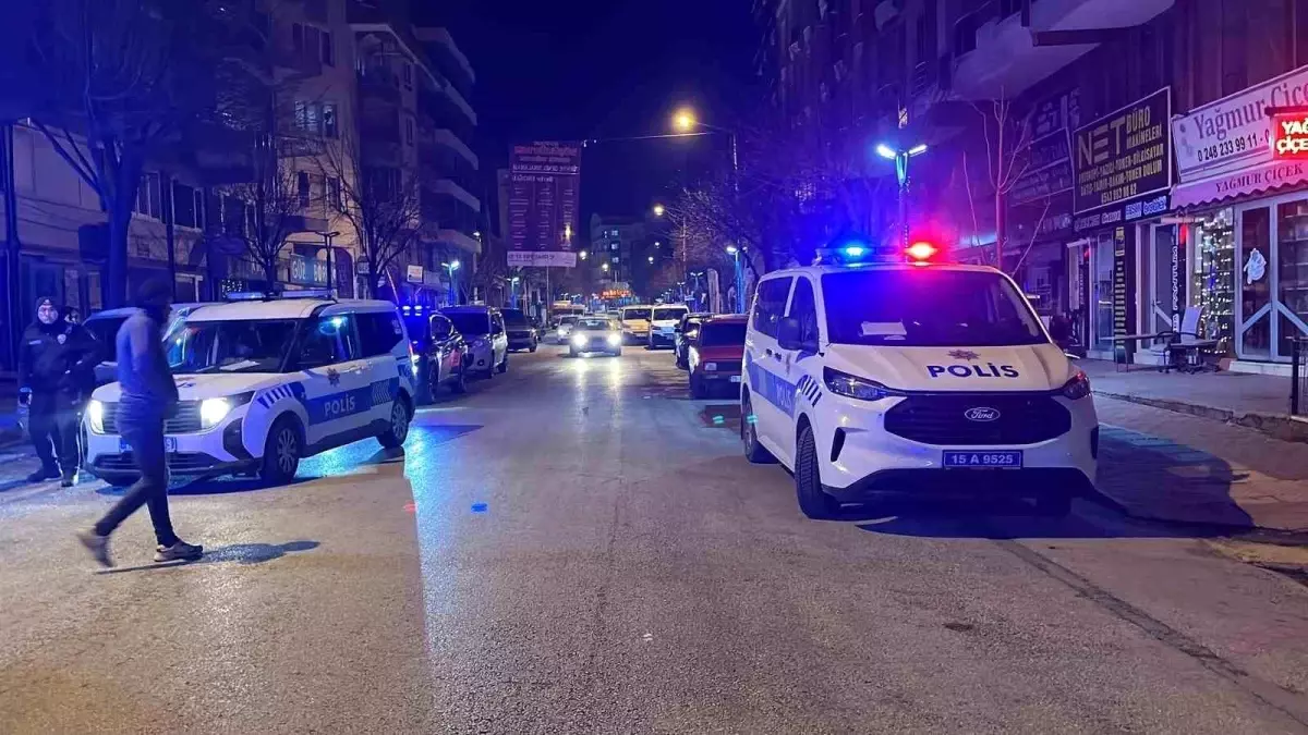 Burdur\'da Bıçaklı Kavga: 2 Yaralı