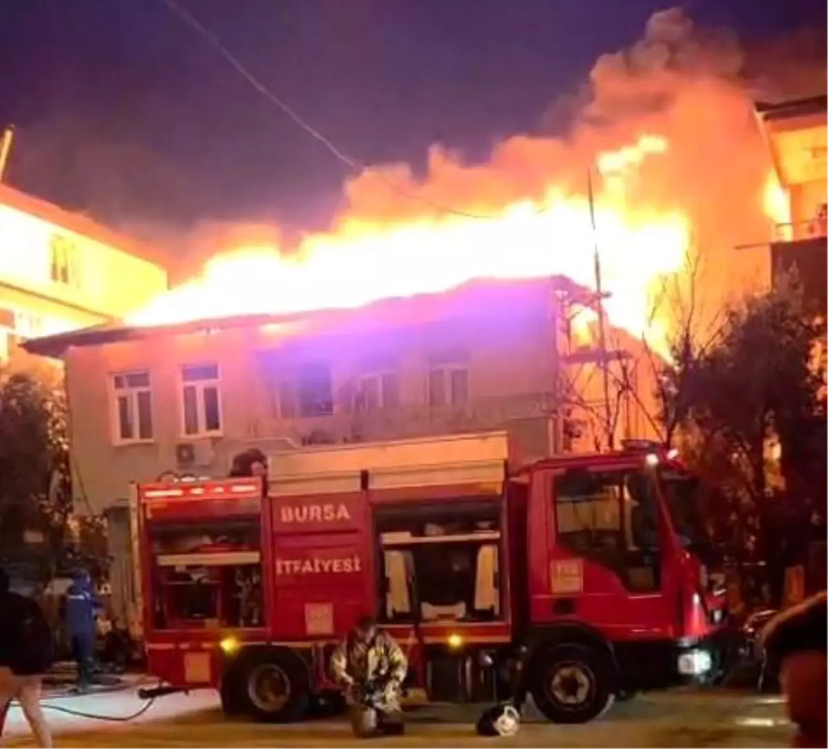 İznik\'te Çatı Yangını Paniğe Neden Oldu