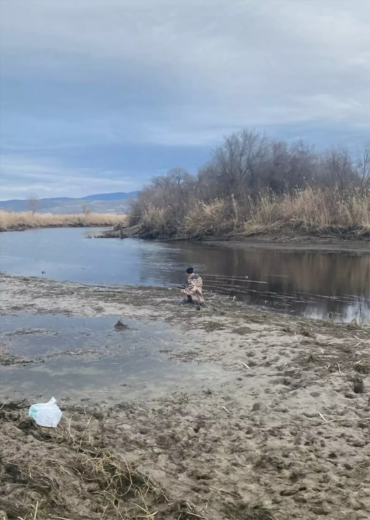 Bataklığa Saplanan Avcı Kurtarıldı
