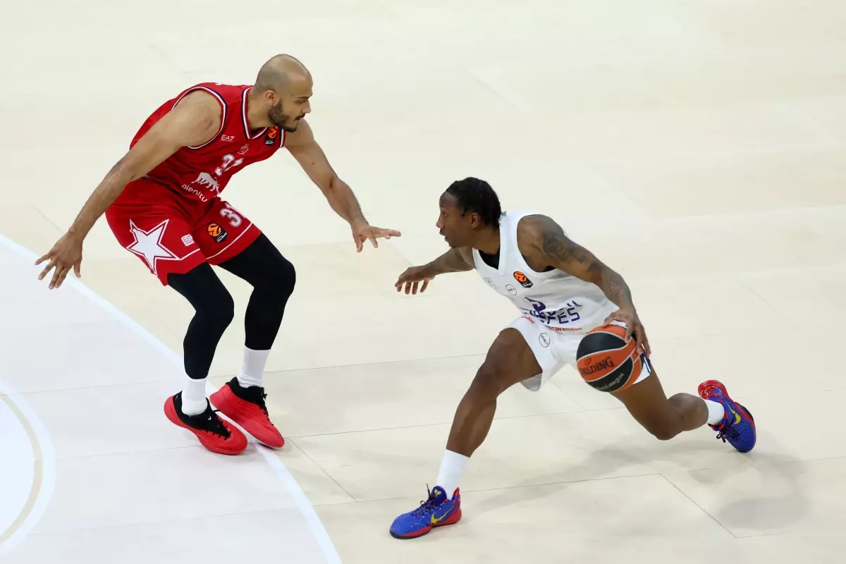 Anadolu Efes, Milano\'ya Yenildi