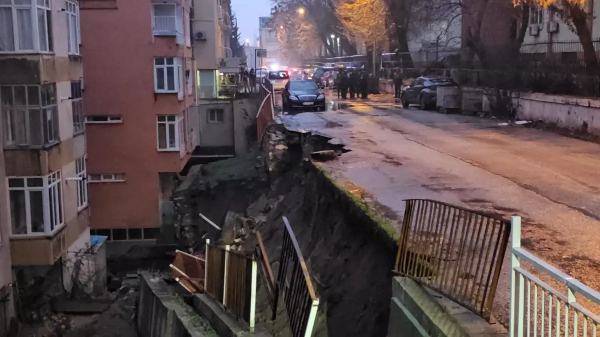 Edirne\'de Sağanak Yağış Duvarı Yıktı