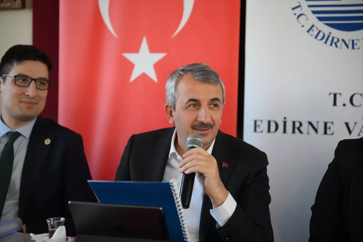 Edirne Valisi Muhtarlarla Toplantı Yaptı