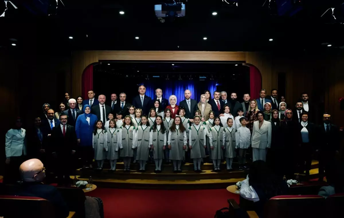 Emine Erdoğan: Kültürel mirasınızla gençler arasında köprüler kuracak bir çaba içinde olmalıyız