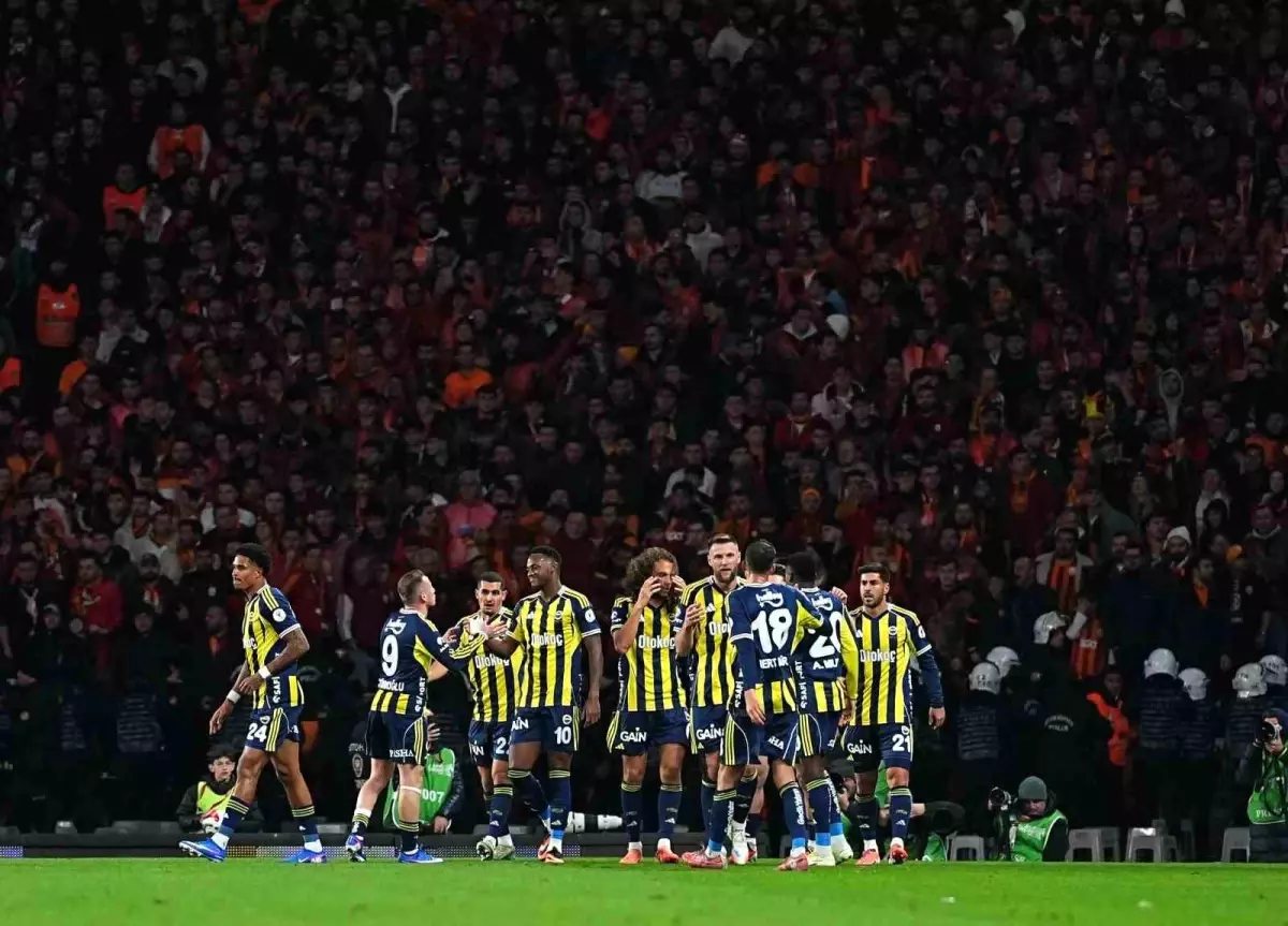 Fenerbahçe, Galatasaray\'ı 2-0 Yenerek Süper Kupa\'yı Kazandı
