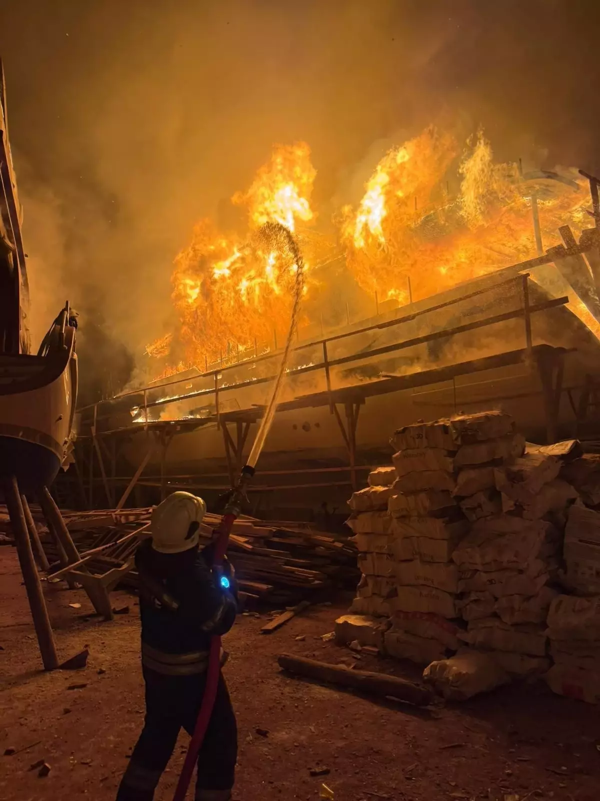 Fethiye\'de Gulet Tersanesinde Yangın