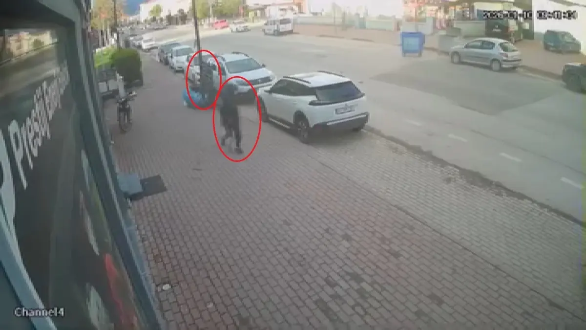 İnegöl\'de Fırtına Tehlikesi: Tabela Düştü