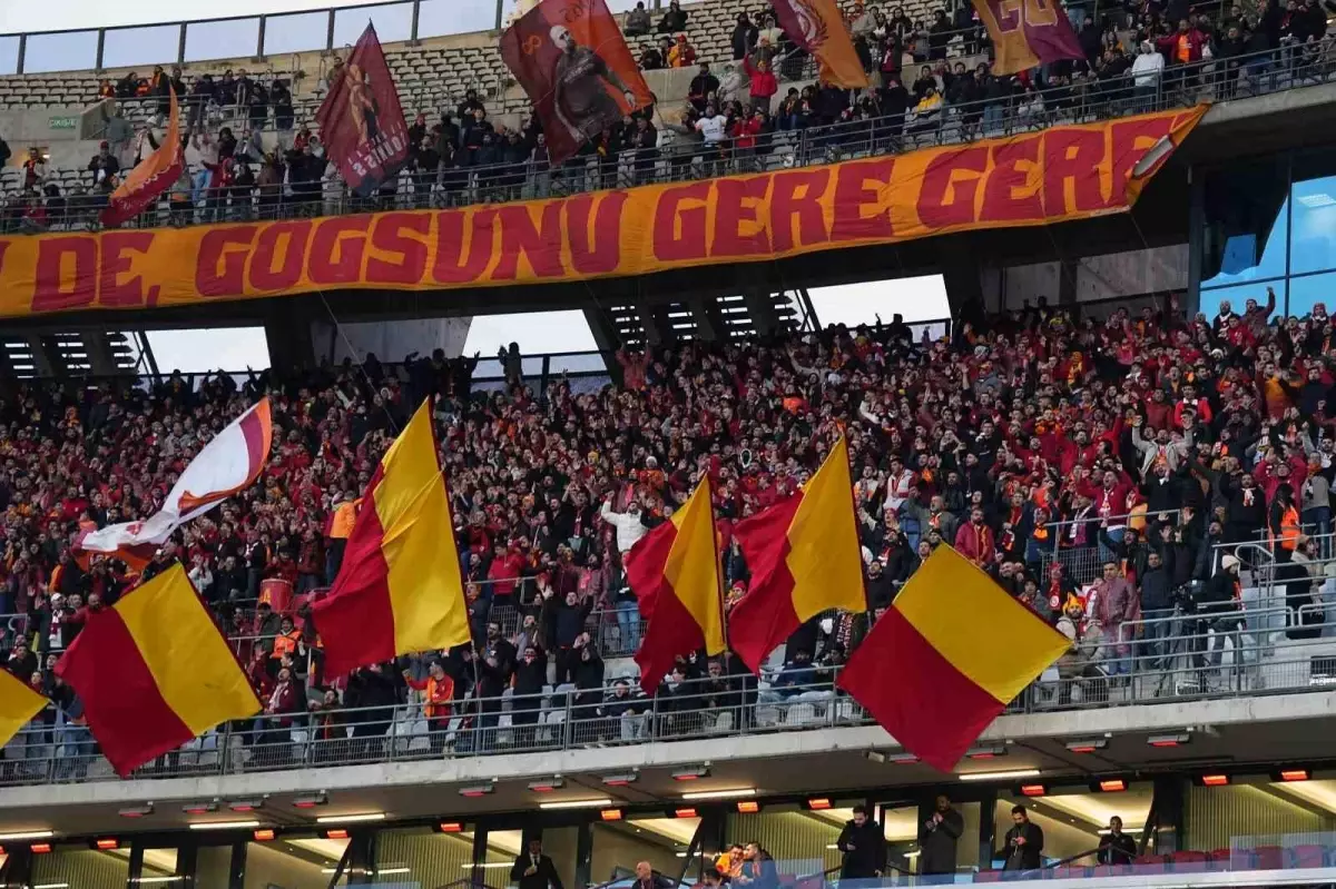Galatasaray, Fenerbahçe\'ye Üç Değişiklikle Çıktı