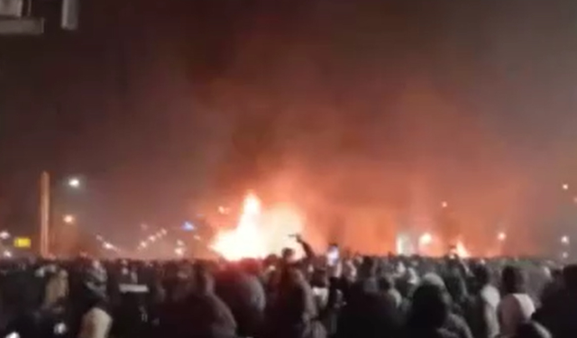 Hamaney'in sözleri ateşi körükledi, sokaklar aynı sloganla inliyor