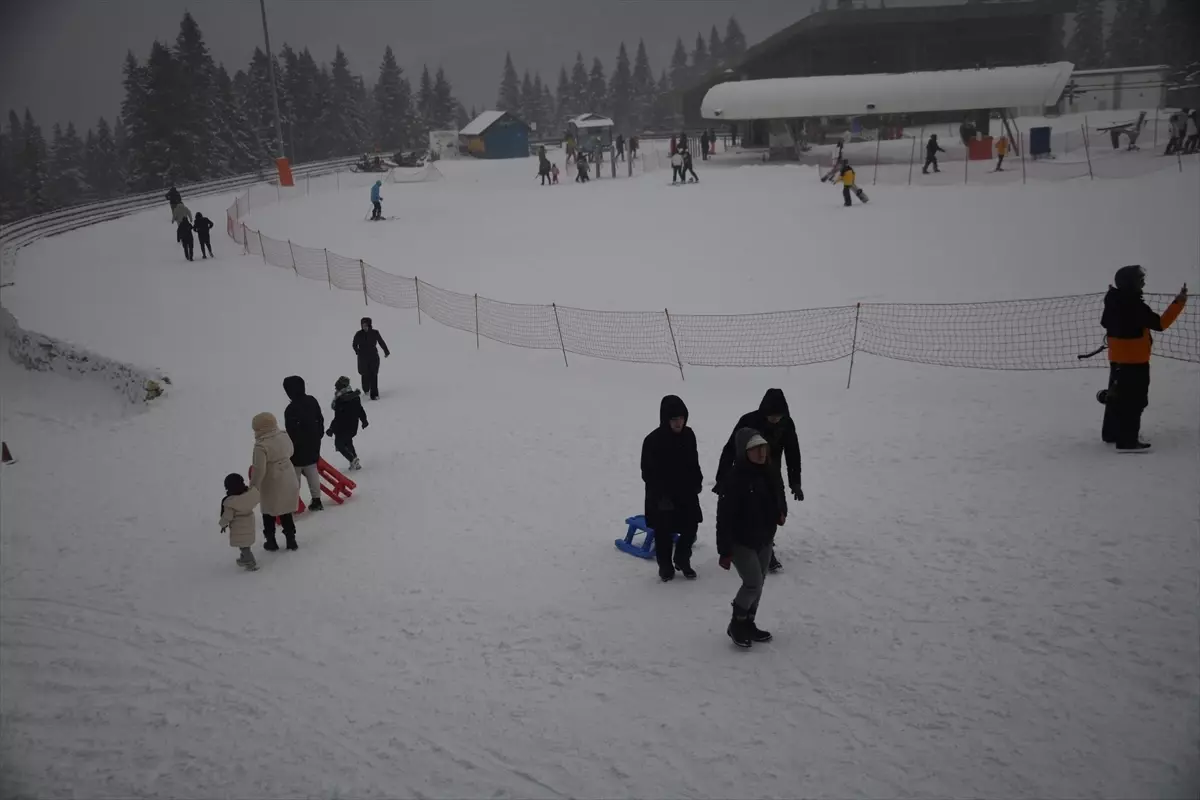 Ilgaz Dağı\'nda Kayak Ziyafeti