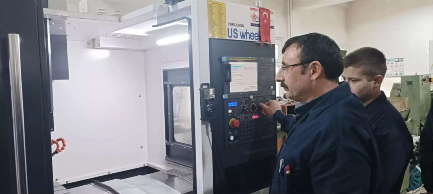 İskilip Lisesi\'ne CNC Tezgahı Bağışı