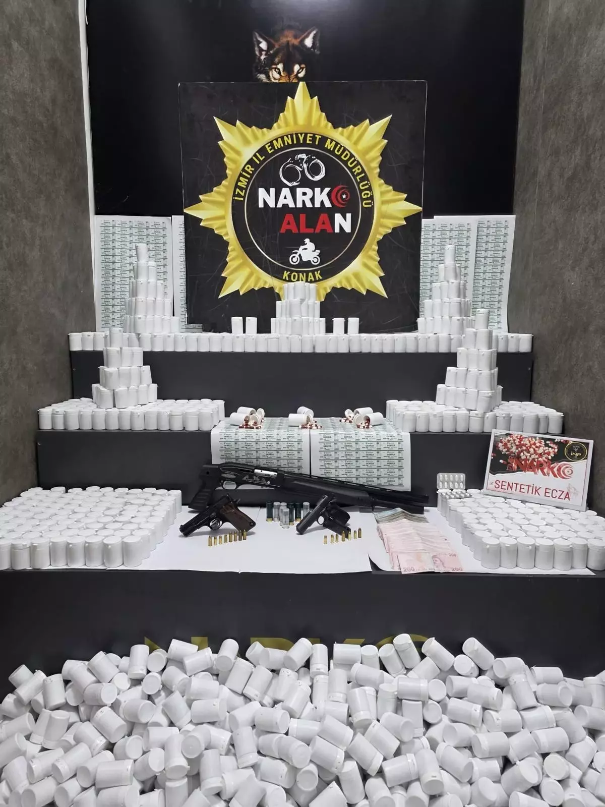 İzmir\'de Uyuşturucu Operasyonu