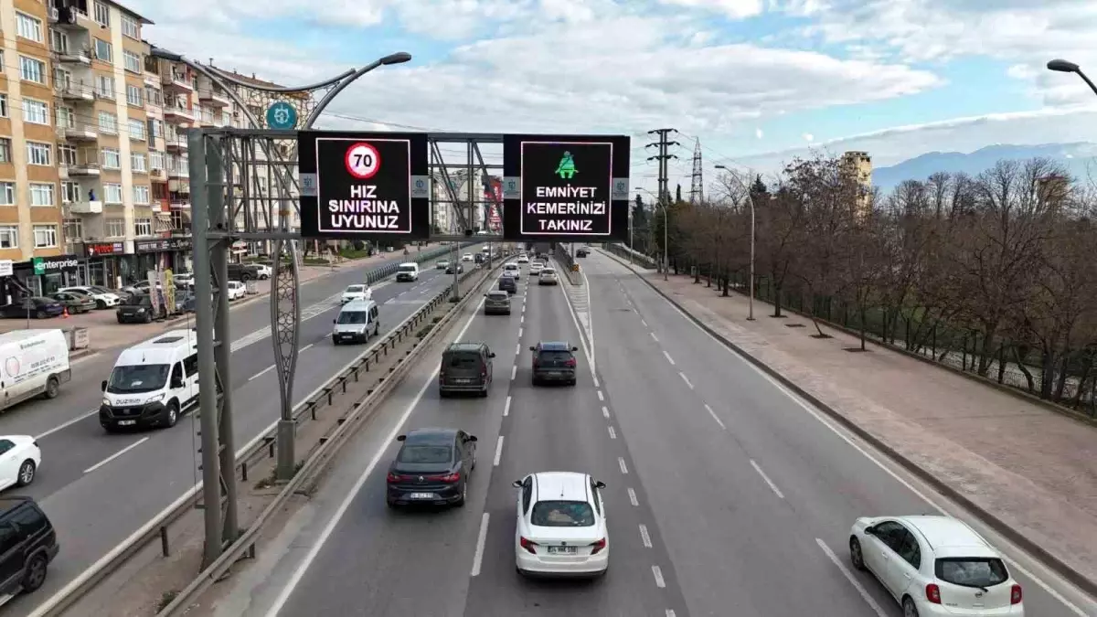 Kocaeli\'de aylık 1,7 ton yakıt ve 3,2 ton karbon tasarrufuyla akıllı trafik