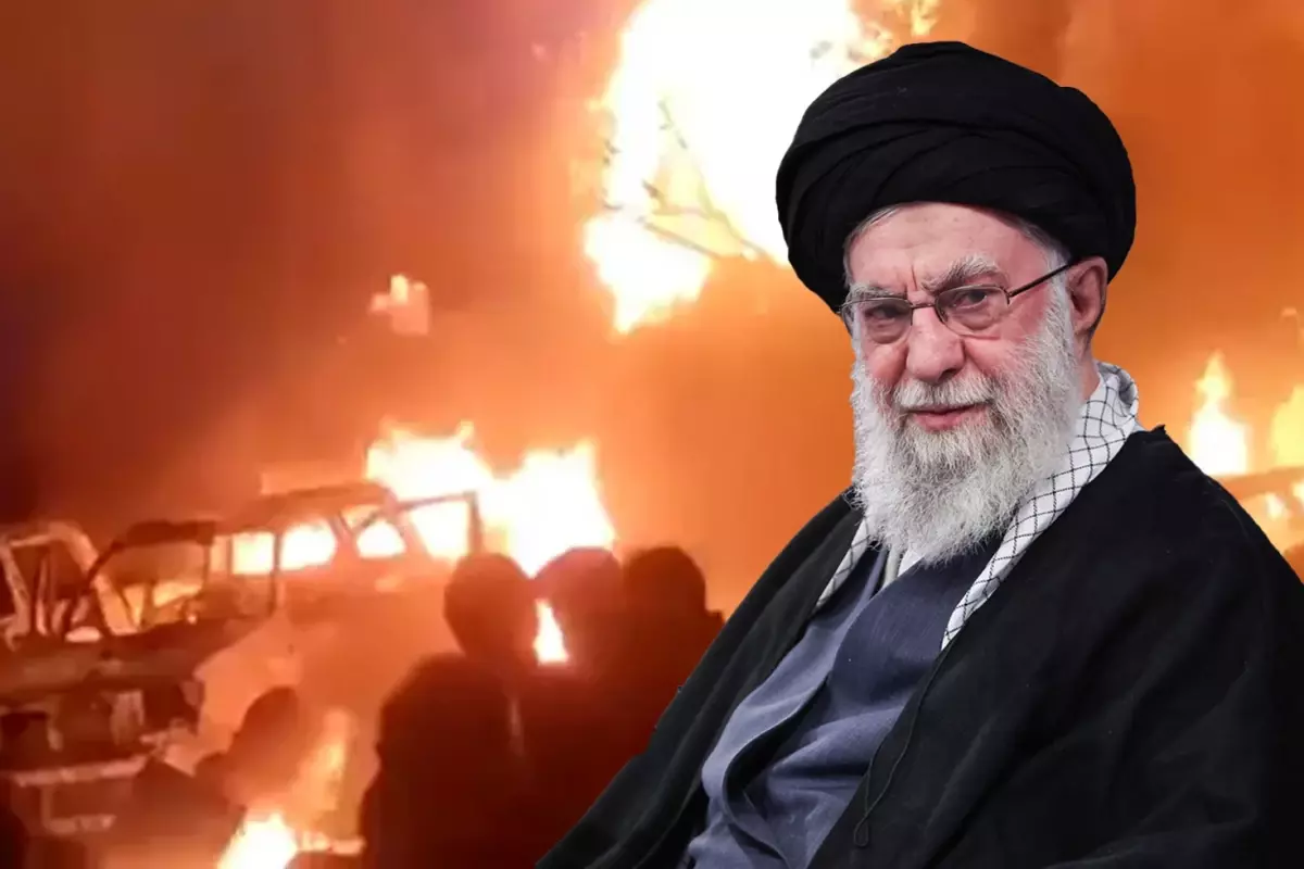 İran\'da kaos büyüyor! Cami ve belediye binası ateşe verildi, "Ölüm" sloganları atılıyor