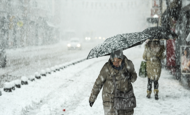 Kuvvetli kar yağışı geliyor! Meteoroloji uzmanından İstanbul Valisi'ne tatil çağrısı Kuvvetli kar yağışı geliyor! Meteoroloji uzmanından İstanbul Valisi'ne tatil çağrısı