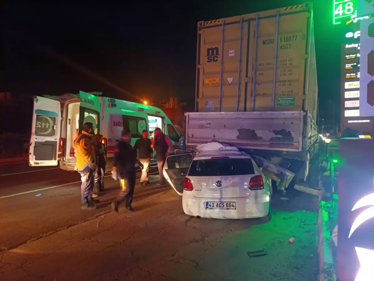 Turgutlu\'da Trafik Kazası: 3 Yaralı