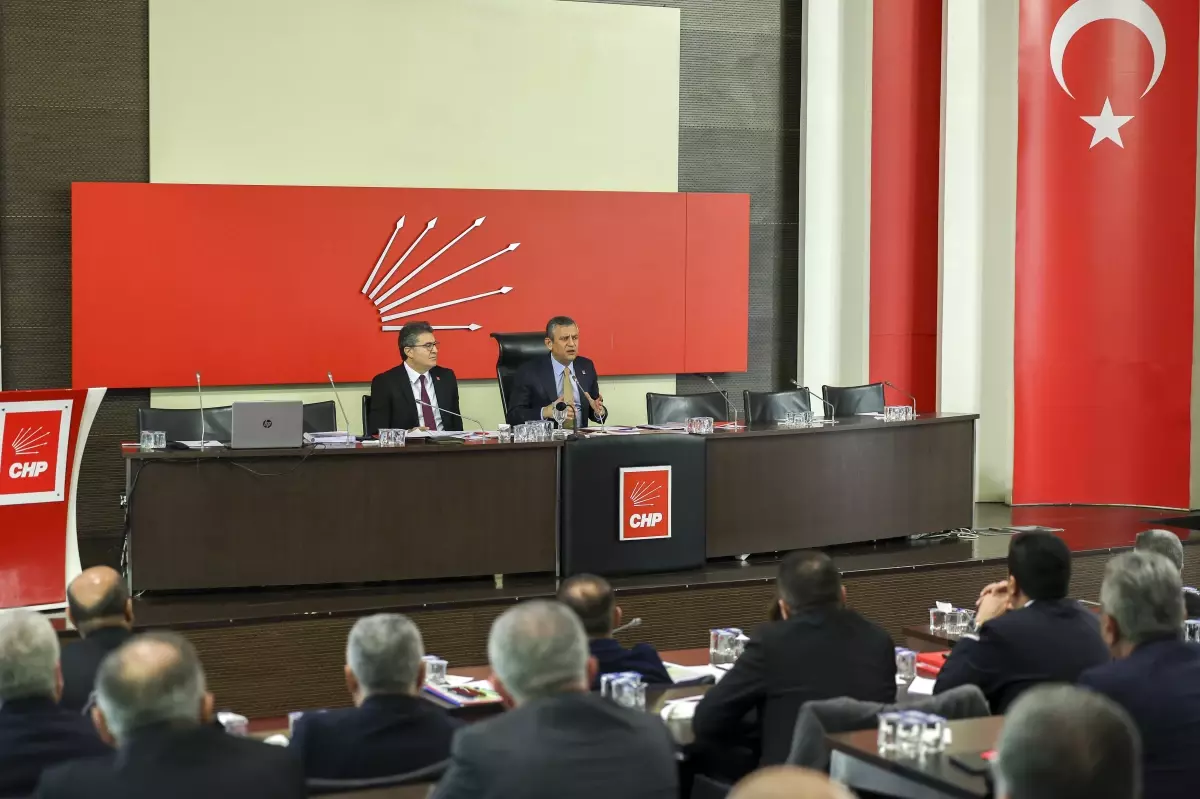 Özgür Özel, İl Başkanları Toplantısı\'na Başkanlık Etti