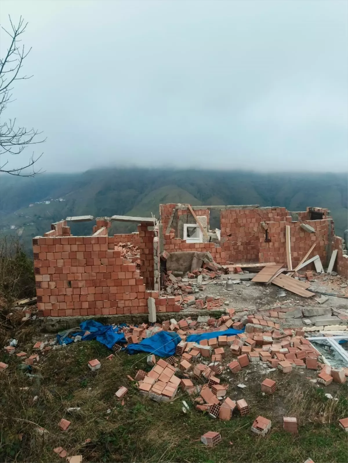 Samsun\'da Kuvvetli Rüzgar İnşaatı Vurdu