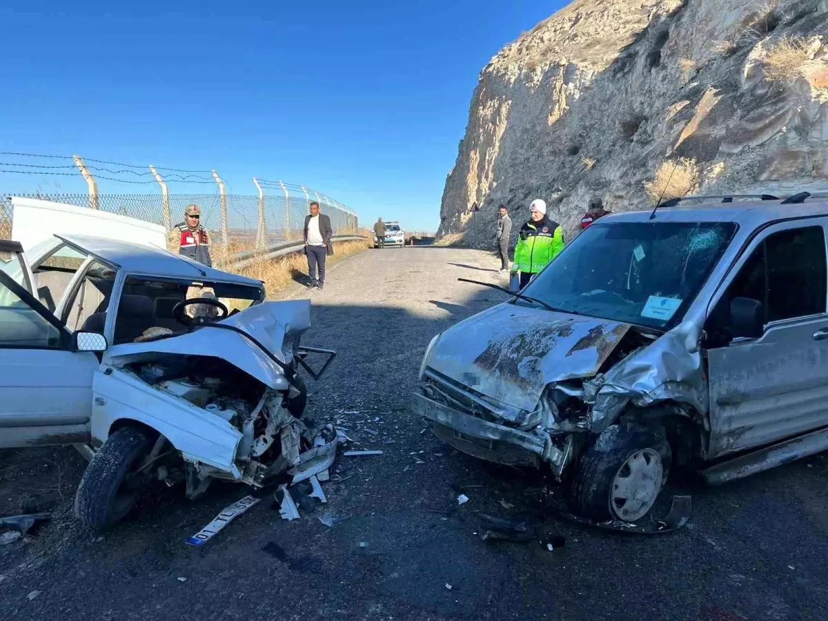 Şanlıurfa\'da Kafa Kafaya Çarpışma