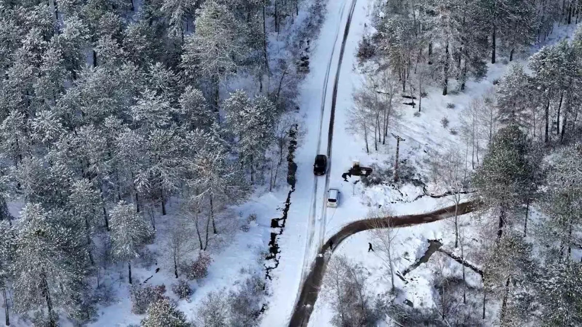 Sındırgı\'da merkezde yağmur, yüksek kesimlerde kar yağışı etkili oldu
