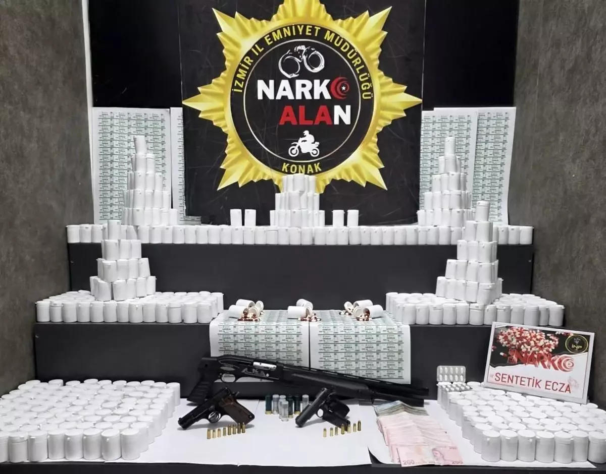 İzmir\'de Uyuşturucu Operasyonu: 108 Bin Ecza Ele Geçirildi