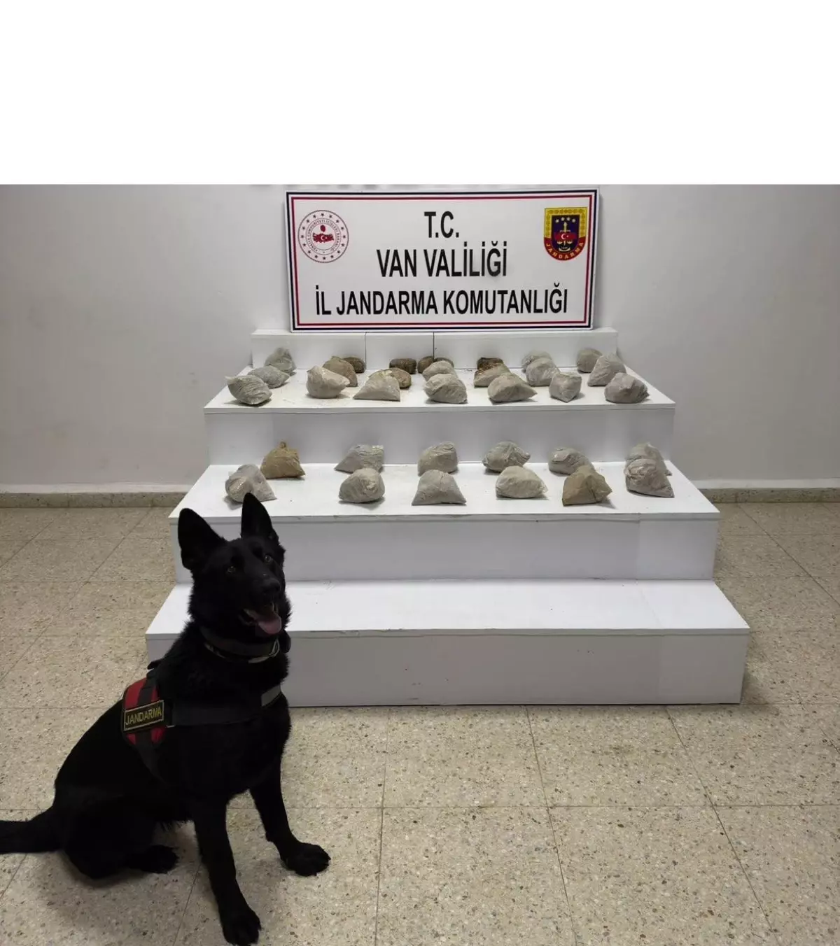 Başkale\'de 24 Kilogram Eroin Ele Geçirildi