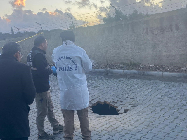 Yağmurun çökerttiği yoldan çıkanları görenler gözlerine inanamadı