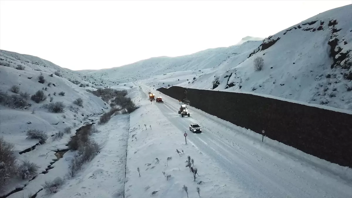 Ağrı\'da Karla Mücadele Devam Ediyor