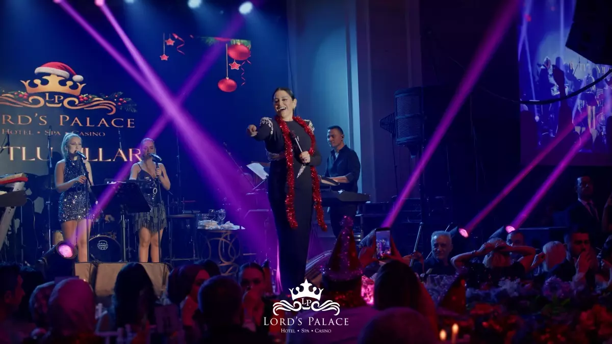 Aşkın Nur Yengi yeni yıla Lord\'s Palace sahnesinde coşkuyla girdi