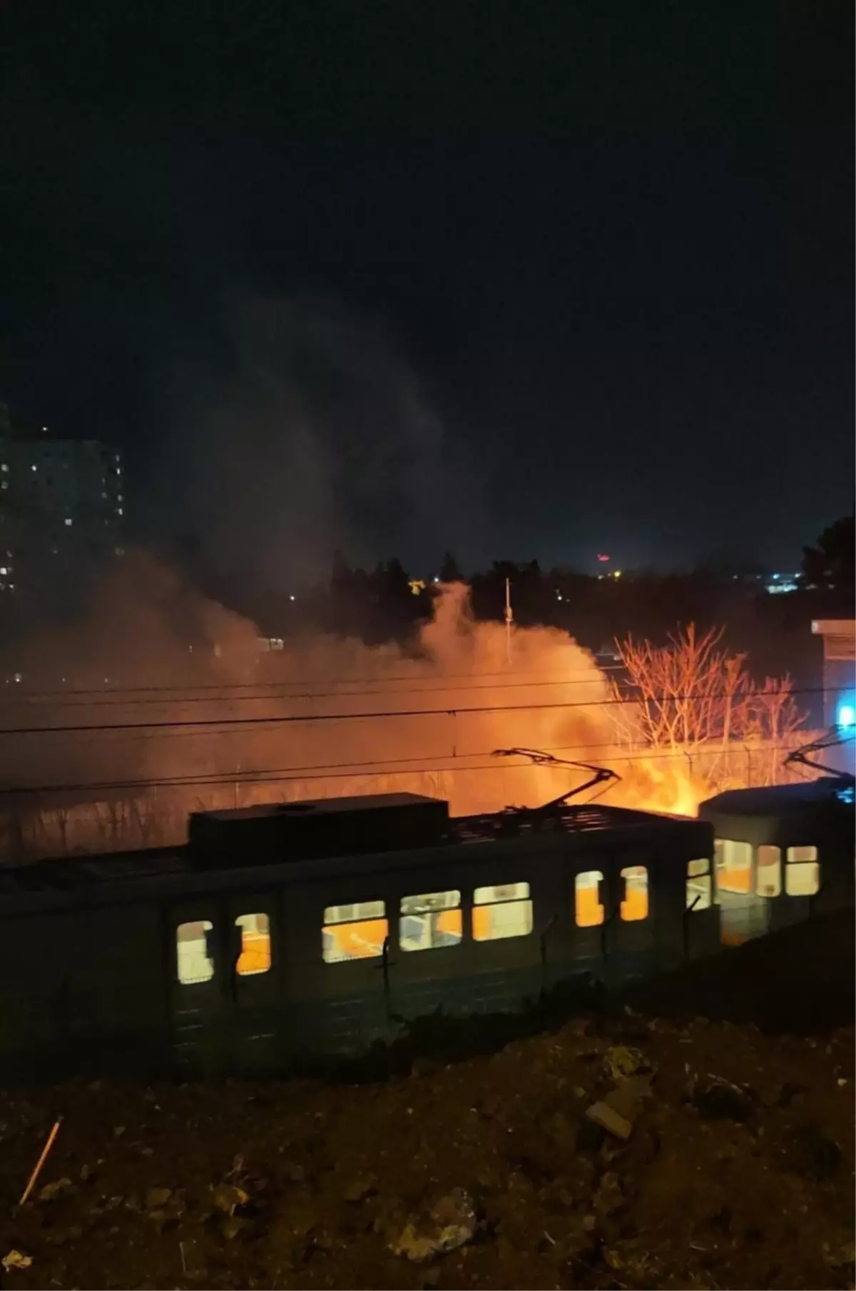 Bakırköy\'de Kablolar Yanarak Kontrol Altına Alındı