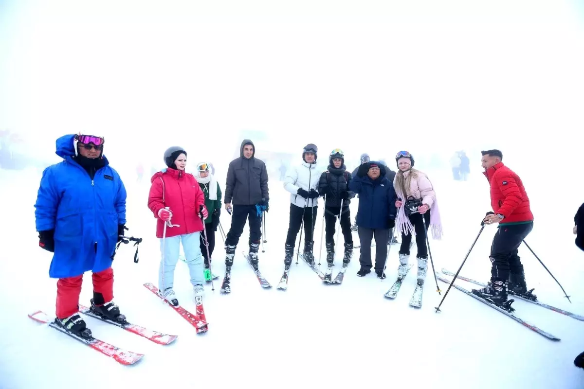 Başkan Büyükkılıç, Erciyes\'te kayak tutkunlarıyla bir araya geldi