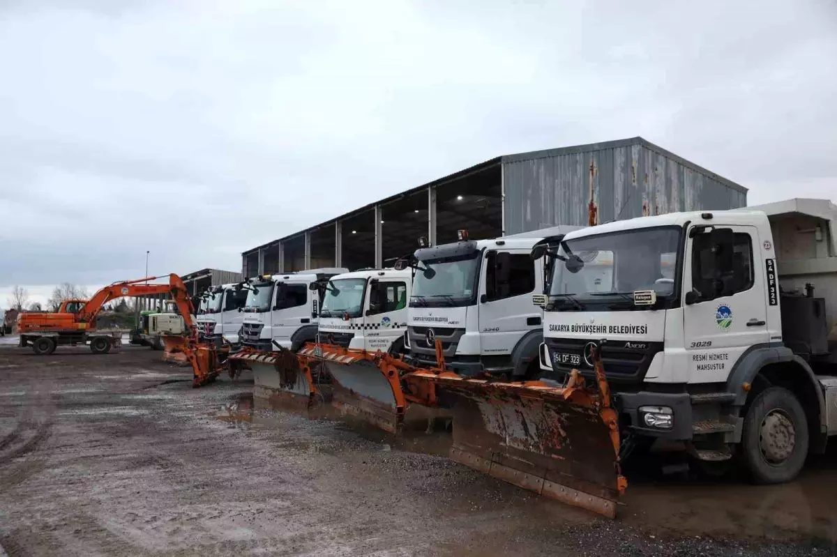 Büyükşehir kar mesaisine hazır: 49 araç ve 98 personel teyakkuza geçti