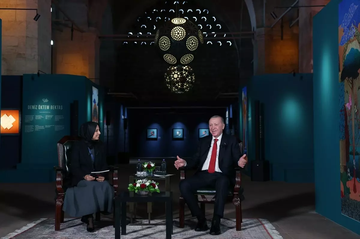 Cumhurbaşkanı Erdoğan, Hane İslam Eserleri Sergisi\'nde sanatçı ve katılımcılarla bir araya geldi Açıklaması