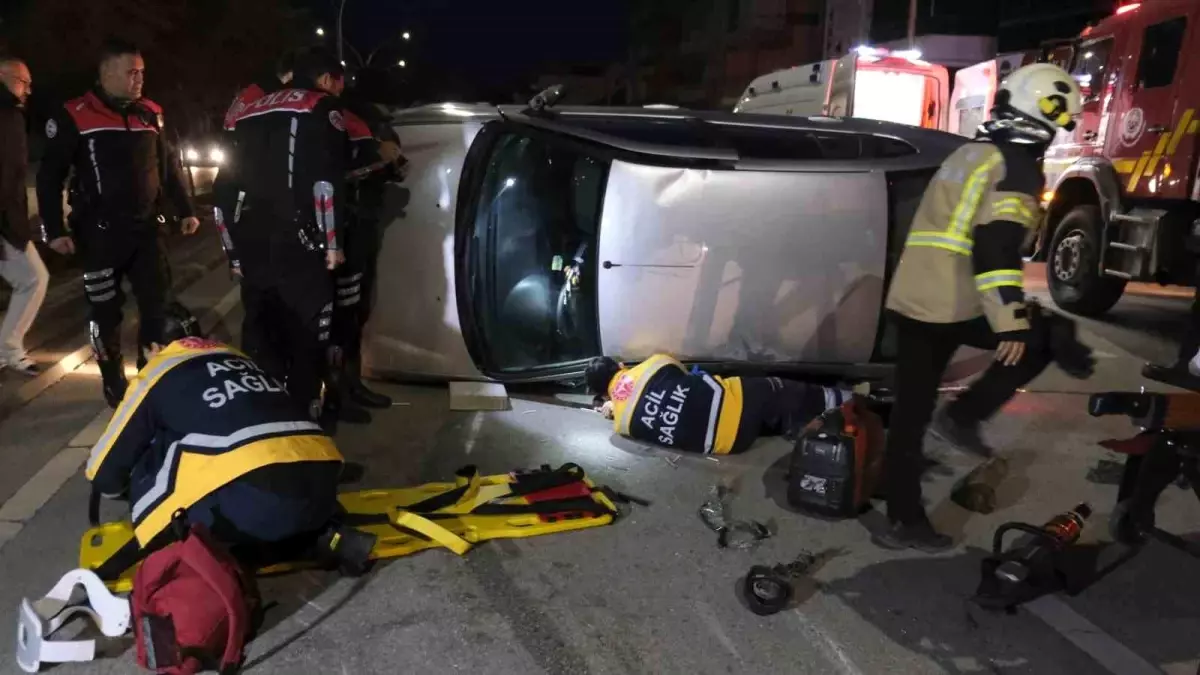 Karaman\'da Trafik Kazası: Sürücü Aracın Altında Kaldı