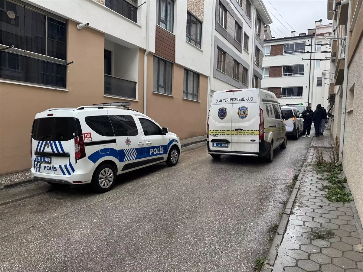 Eskişehir\'de Genç Adam Ölü Bulundu