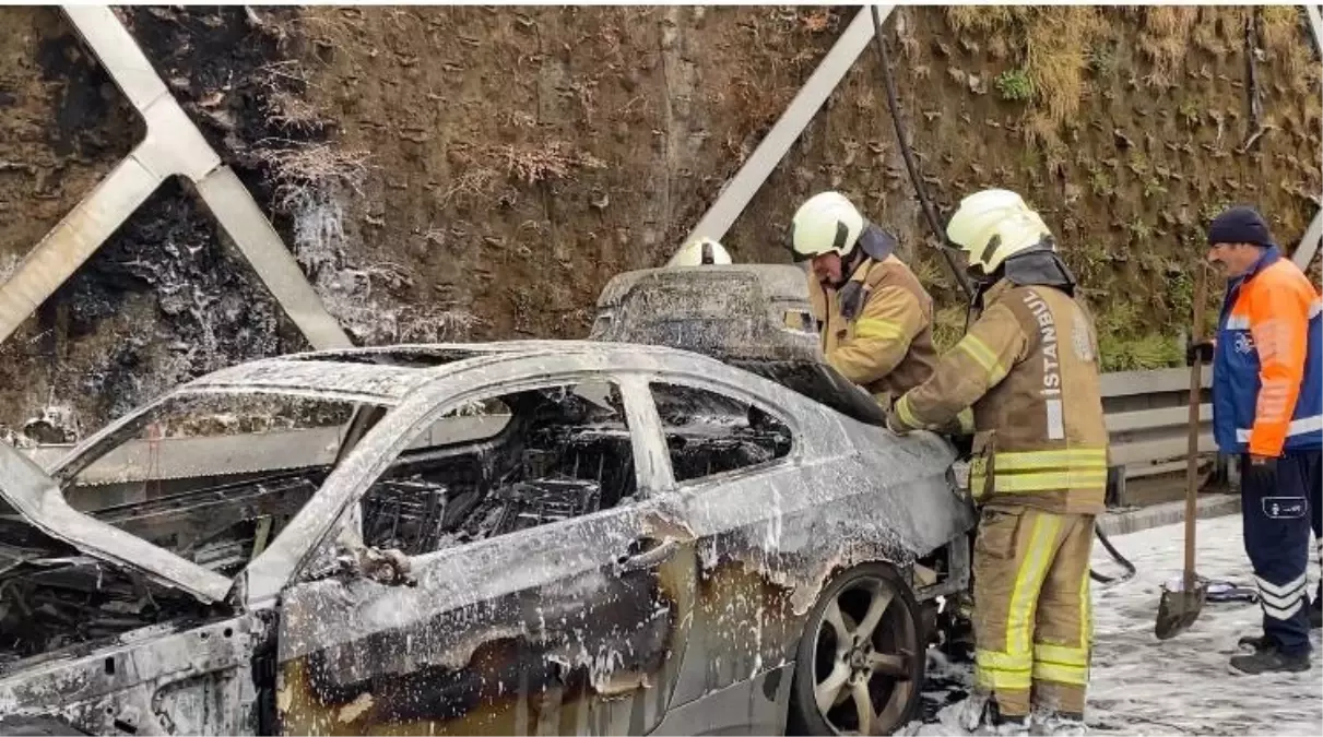 FATİH\'te Otomobil Yangını