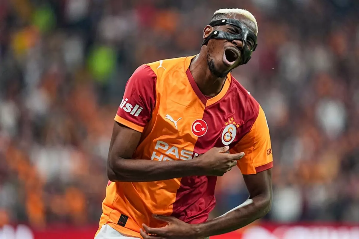 Galatasaray\'ın kupayı kaybettiğini duyan Osimhen\'den çarpıcı hareket