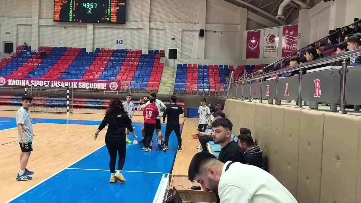 Hentbol Maçında Hakeme Saldırı Gündem Oldu