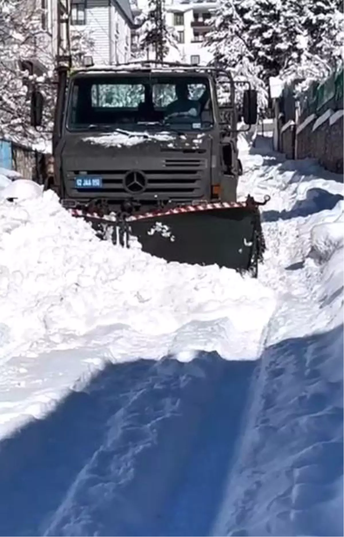 Hozat\'ta Kar Mücadelesi