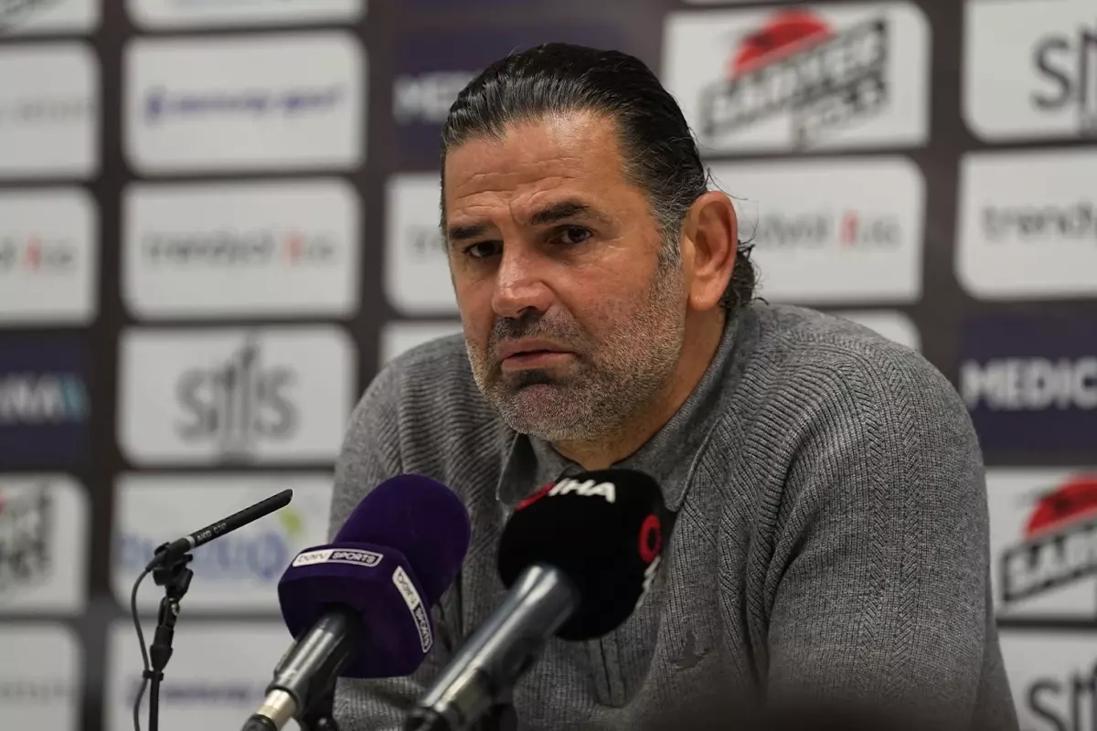 İbrahim Üzülmez\'den 18. dakikada kırmızı kart gören oyuncusu için ilginç söylem: Limon gibi sıkmak lazım