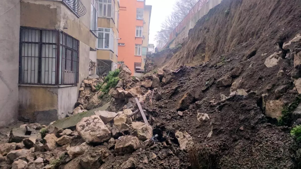 Edirne\'de Sağanak Duvarı Yıktı