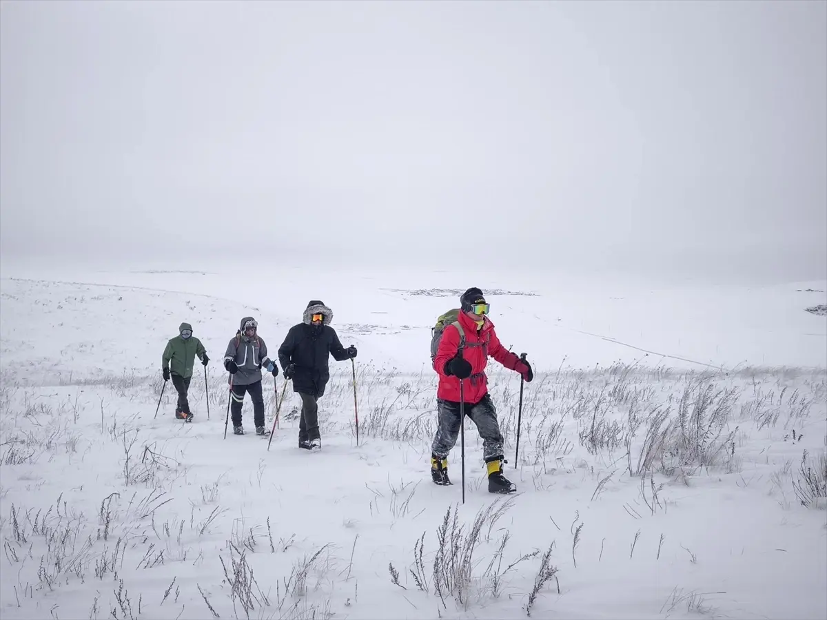Dağcılar Şehitleri Kar Yağışında Andı