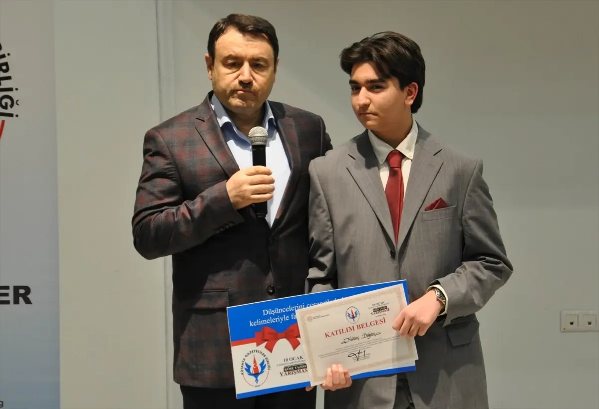 Kütahya\'da Lise Öğrencileri \'Köşe Yazarlığı\' Yarışmasında Ödüllendirildi