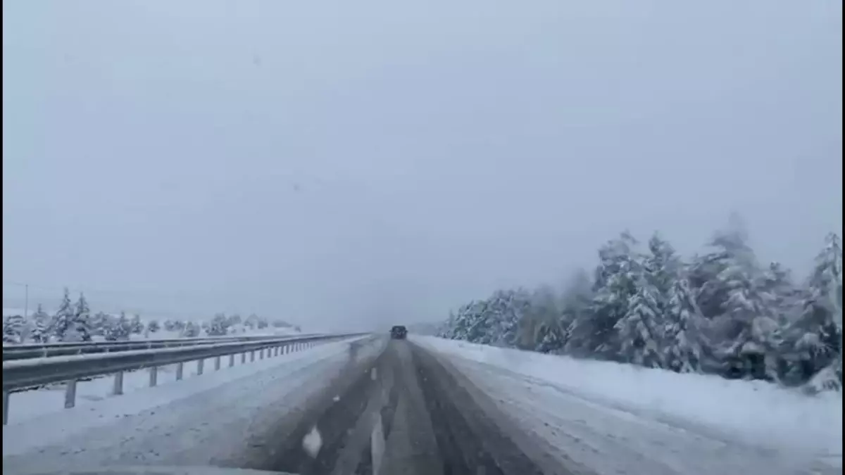 Tavşanlı\'da Kar Yağışı Ulaşımı Olumsuz Etkiledi