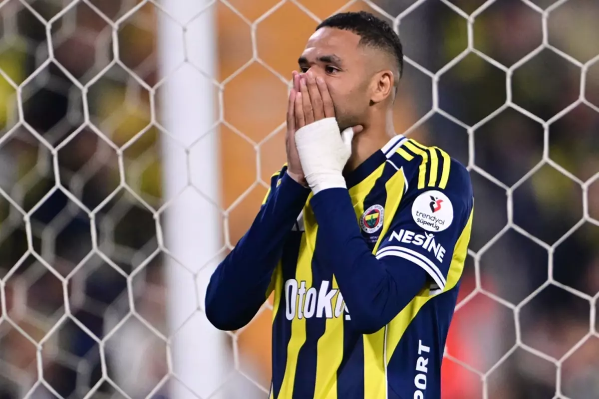 Oynamadığı maçta bile hedefte! Fenerbahçe taraftarından En-Nesyri\'ye büyük tepki