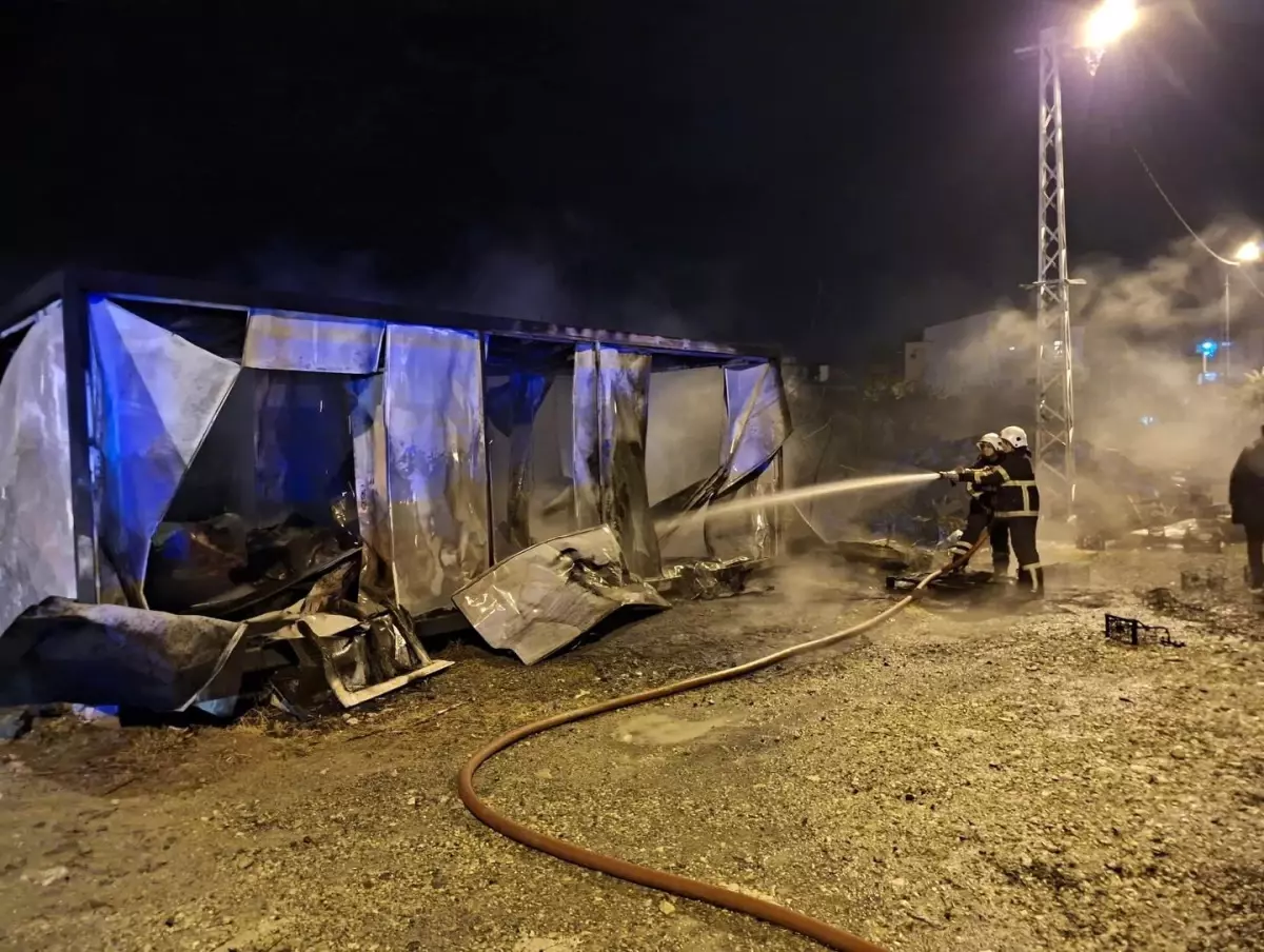 Hatay\'da Konteyner Yangını