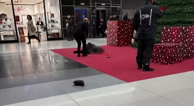 İstanbul AVM'de Korkunç Kaza: Genç Adam 2. Kattan Düşerek Can Verdi