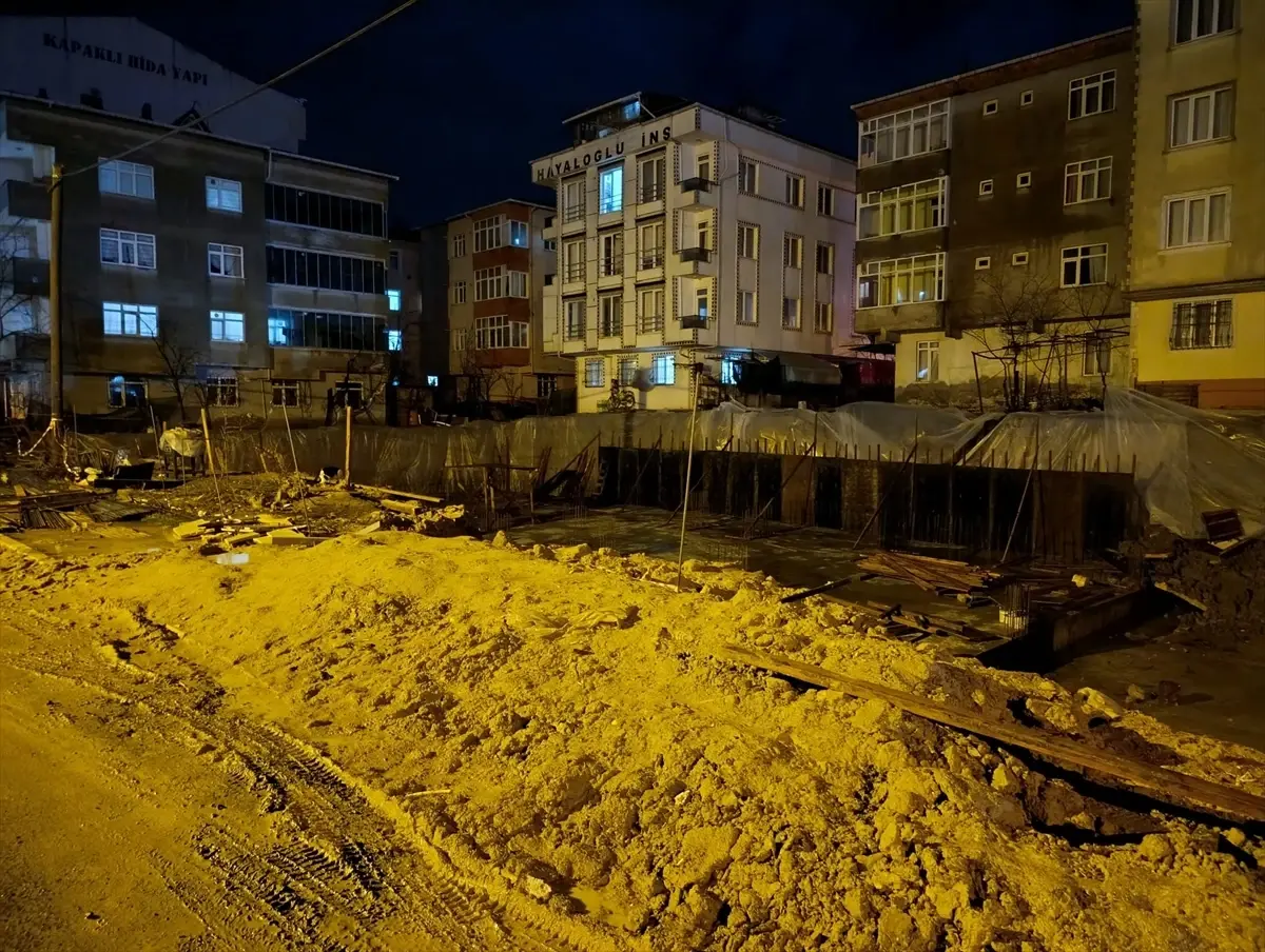 Kapaklı\'da Toprak Kayması: 4 Apartman Tahliye Edildi