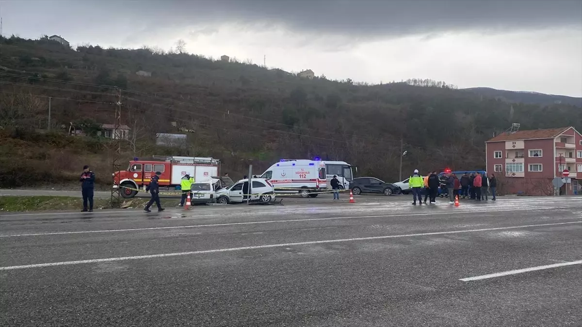 Türkeli\'de Otomobil Kazası: 1 Yaralı