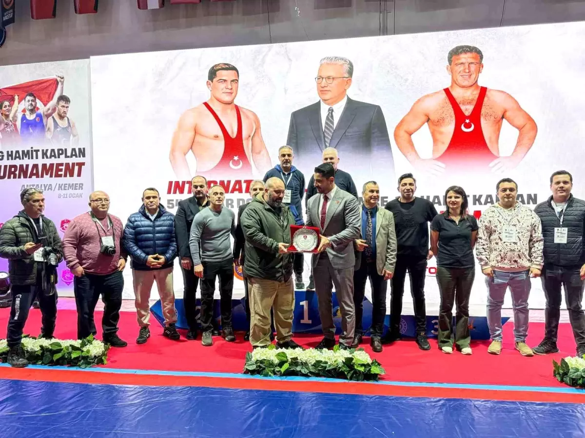 Kemer\'de Güreş Turnuvası Sonuçlandı