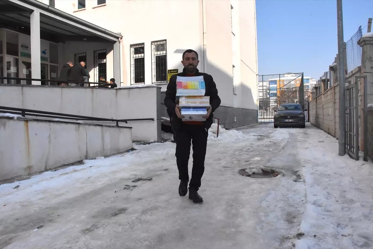 Kitap Van Projesi: 175 Bin Öğrenciye 380 Bin Kitap Ulaştırıldı